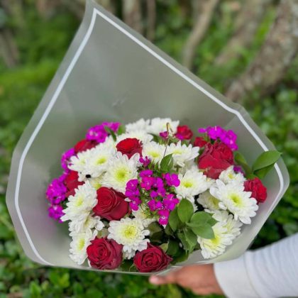 Delux Size of mixed flower bouquet